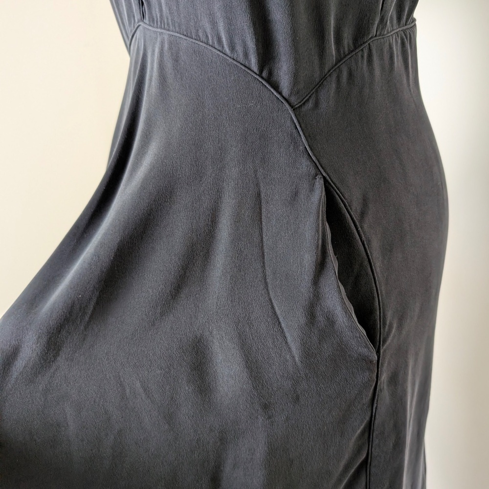 Silk dress. Elegant Black V-Neck Short Sleeve Midi Dress - Picture 4 of 14